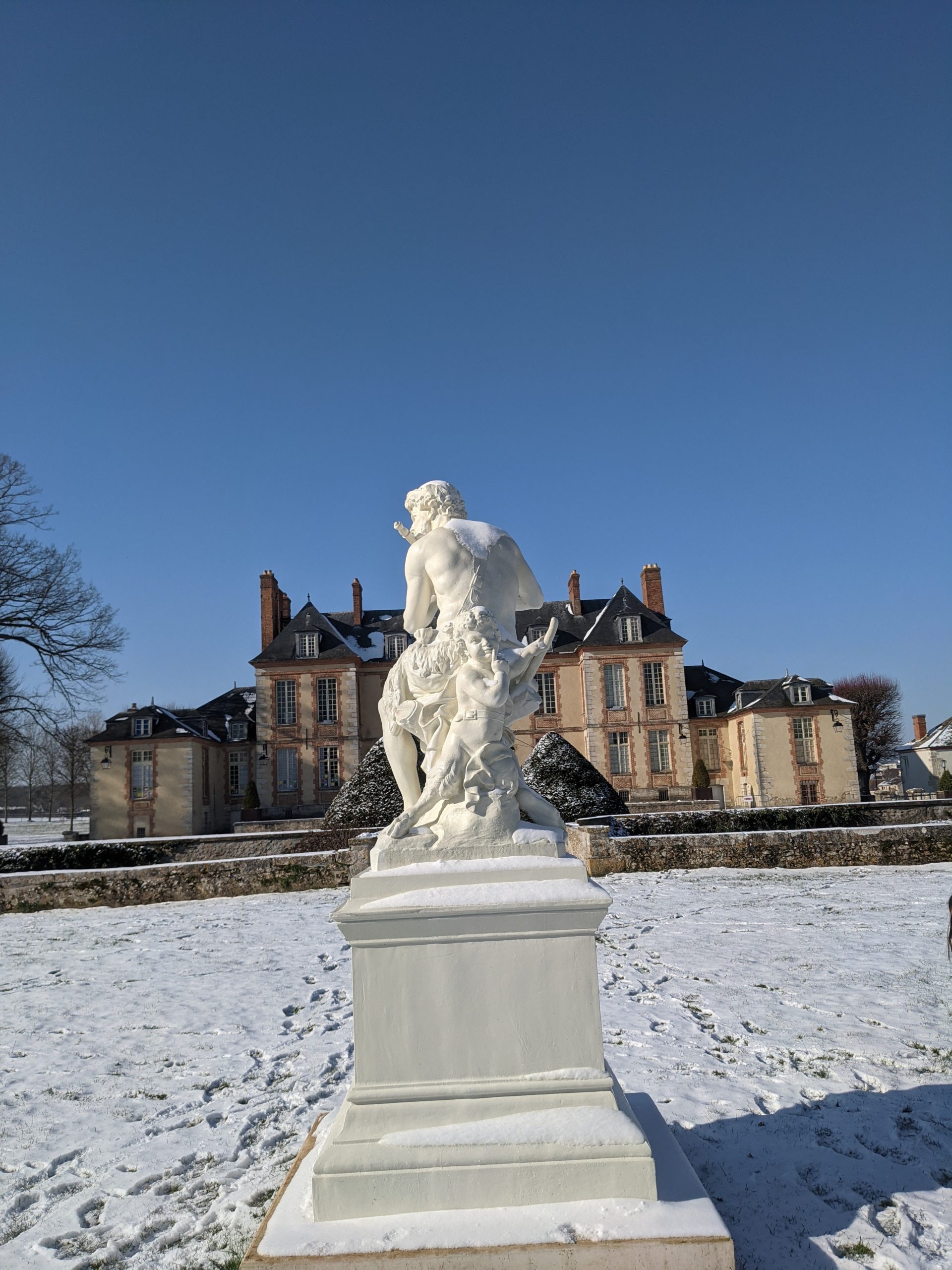 Statue du musicien sous la neige - Parc du Châteu de Plaisir