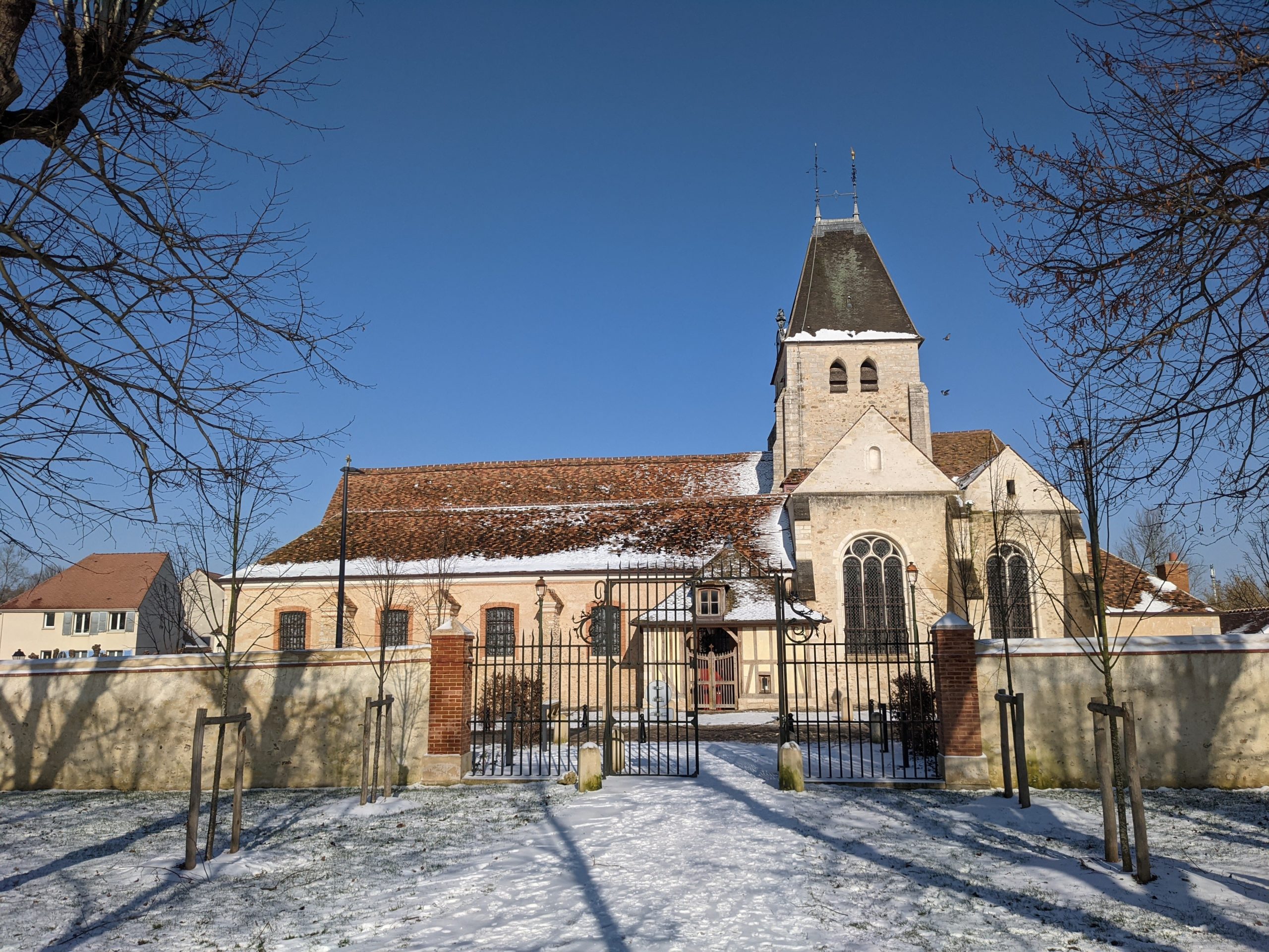 L'église Saint Pierre sous la neige