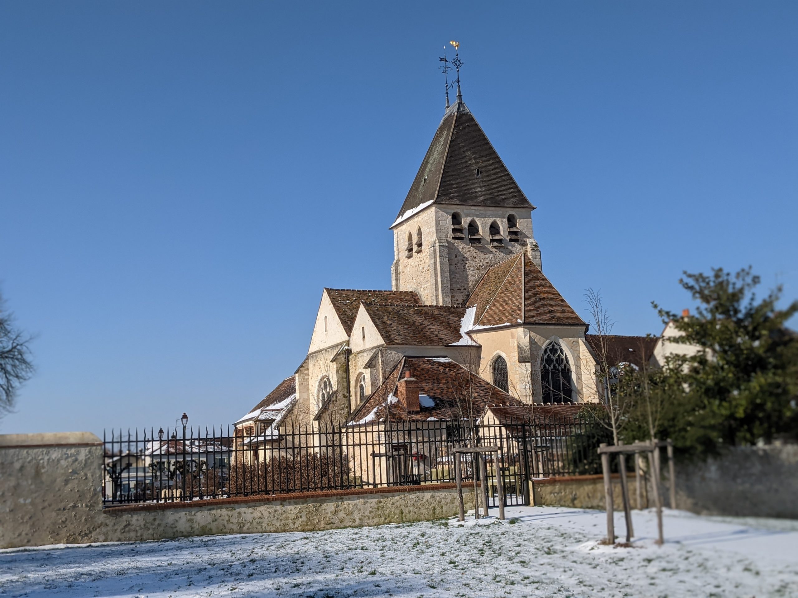 l'église Saint-Pierre sous la neige