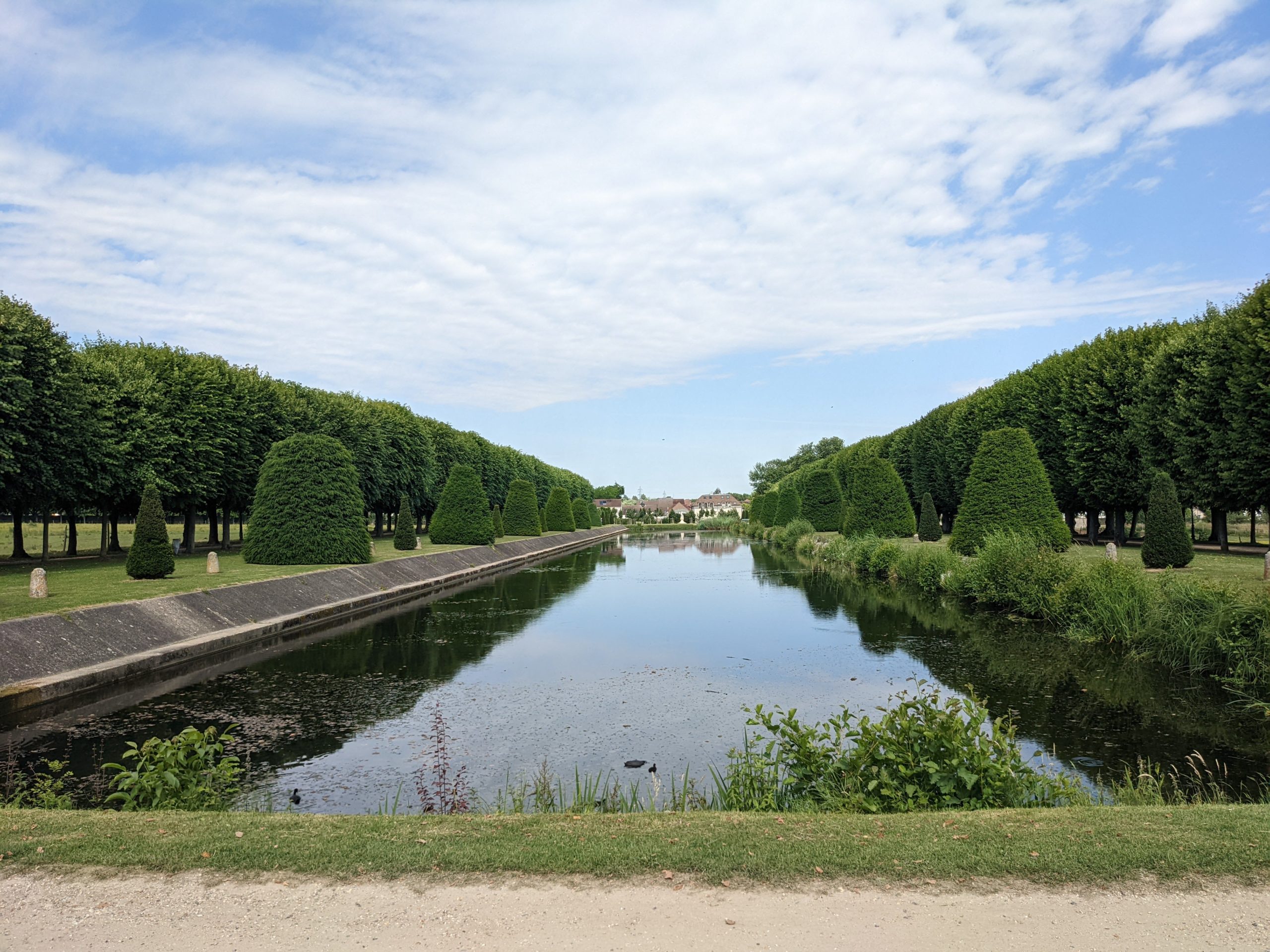 Le bassin du Parc du Château de la ville de Plaisir